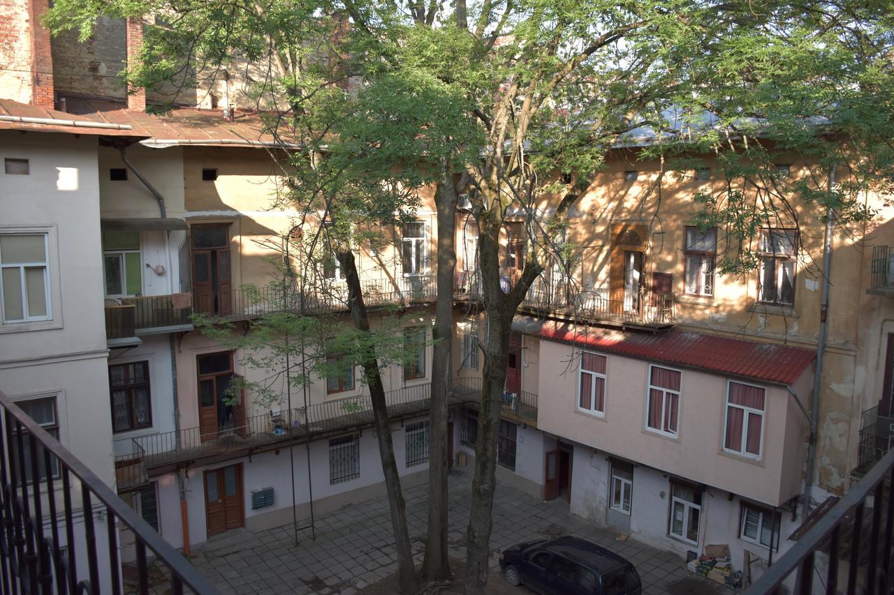 Central Mansard Studios Lviv Exterior photo
